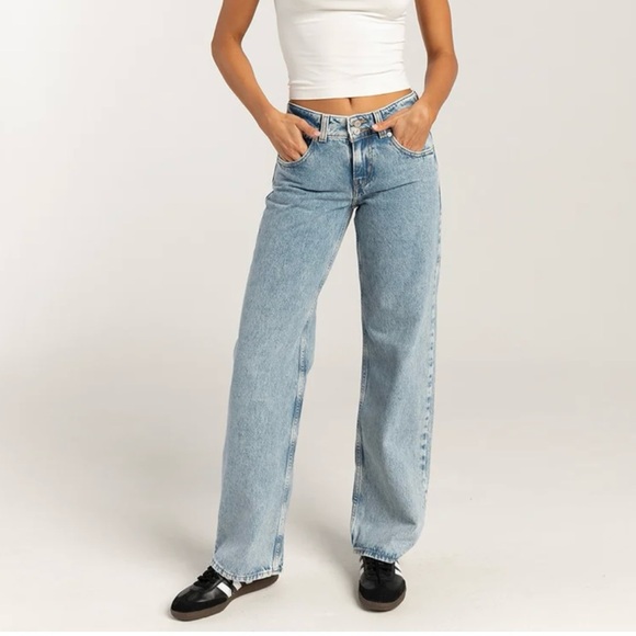 28 Levi’s Low Pro Straight Leg Denim Jeans Women’s Light Blue Gray Acid Wash - Picture 9 of 11